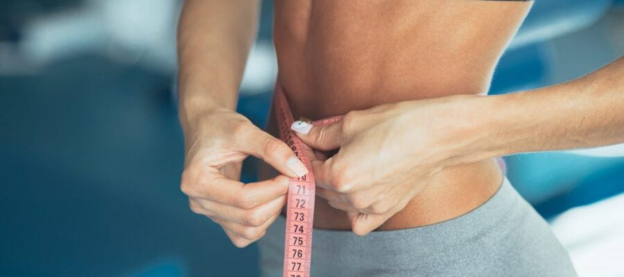 Exercises for the abdomen in the gym